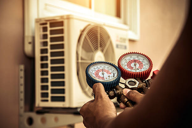 Professional Hvac technician working in Satsuma, AL